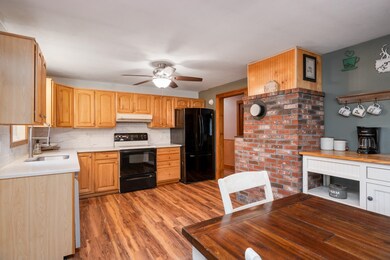 12 Cherokee Dr, Epping, NH 03042 - photo 5