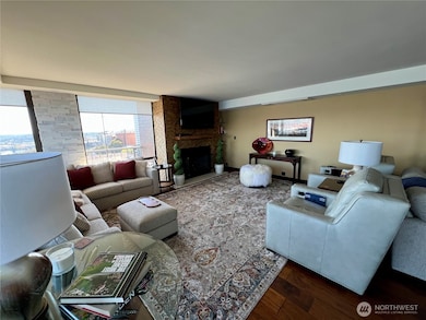 Spacious living room