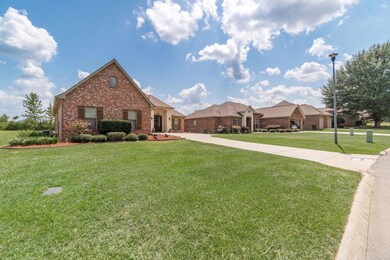 32_Chapel_Hill_Blvd_W-2