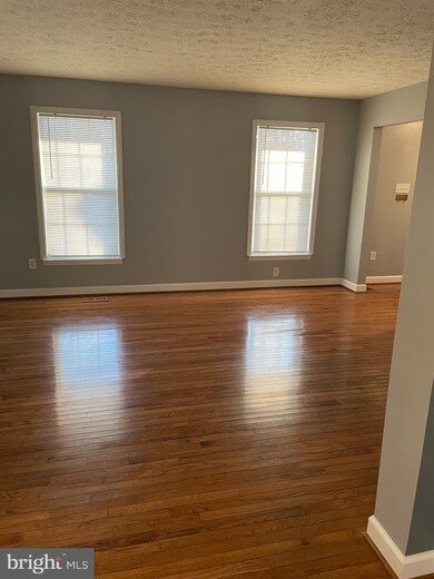 7902 Galloping Cir, Windsor Mill, MD 21244 - photo 3