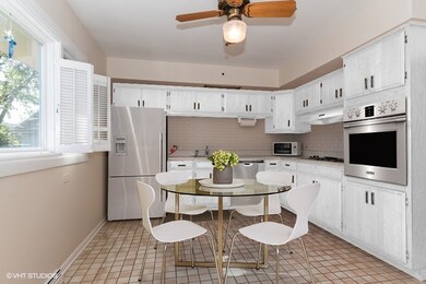 326 E Huntington Ln, Elmhurst, IL 60126 - photo 3