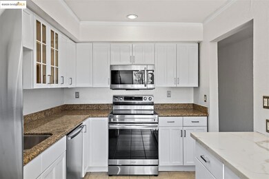 Crescent Court Manor unit 114, Oakland, CA 94610 - photo 5