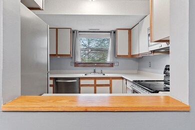 367 Aiken Ave unit 11, Lowell, MA 01850 - photo 4