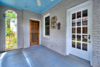 Side screened-in porch