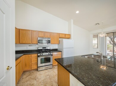 Kitchen w/SS Appliances & Island w/bar