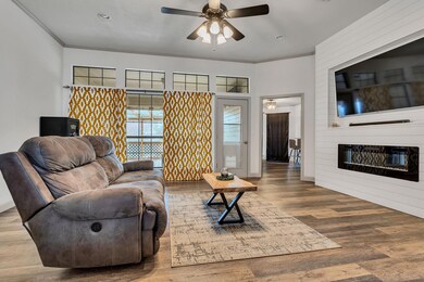 4204 Angelina Dr, Granbury, TX 76049 - photo 3