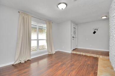 7010 Wagonwheel Ln, Houston, TX 77088 - photo 7