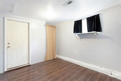 Bedroom (non conforming)