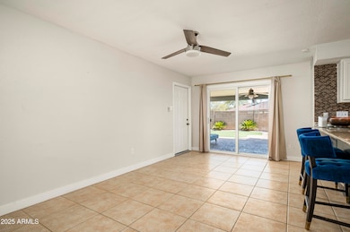 Kitchen w/ Breakfast Nook & Dining