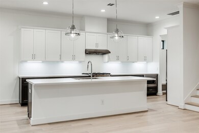 * PHOTO OF MODEL HOME * SELECTIONS MAY VARY * PHOT