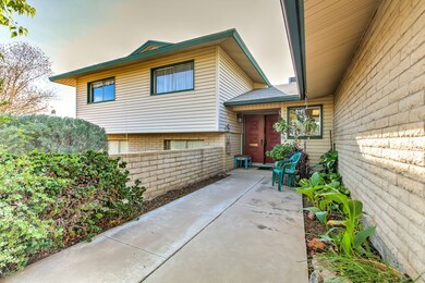 1327 E Carter Dr-5