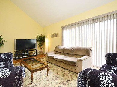 942 Cortney Dr, Carpentersville, IL 60110 - photo 4