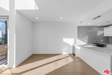 2000 N Beachwood Dr unit 1, Los Angeles, CA 90068 - photo 7