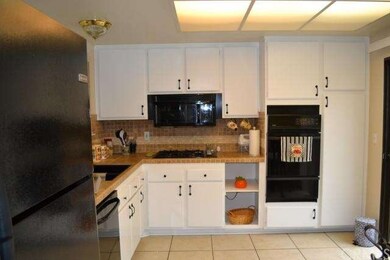 1189 Mountain Gate Rd unit 2, Upland, CA 91786 - photo 2