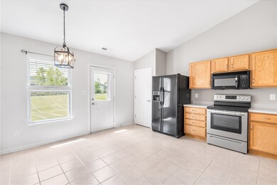 12223 Carriage Stone Dr, Fishers, IN 46037 - photo 7