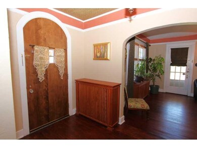 Entry/Foyer.