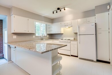 1177 Ironwood Dr, Columbus, OH 43229 - photo 6