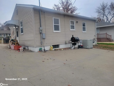 808 E Woodland Ave, Ottumwa, IA 52501 - photo 5