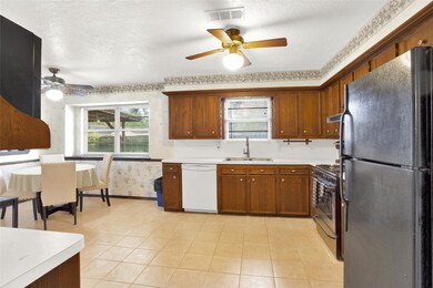 2711 Westfield St, Alvin, TX 77511 - photo 7