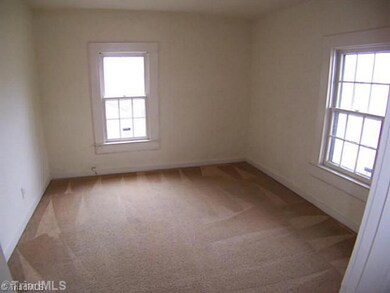 704 E Kearns Ave, High Point, NC 27260 - photo 4