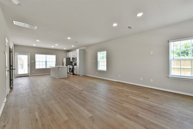 6802 Madrid St, Houston, TX 77021 - photo 4