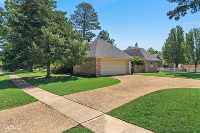 View of front of home featuring a front lawn and a