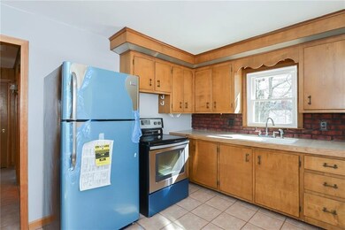 81 Harbour Ave unit 2, West Warwick, RI 02893 - photo 4