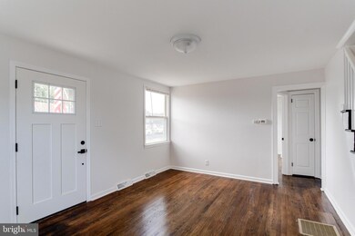 8204 Longpoint Rd, Dundalk, MD 21222 - photo 6