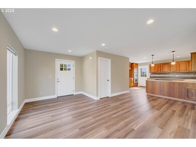 Living Room/Entrance