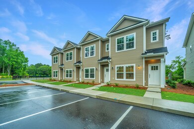 302TwinRiversDr007