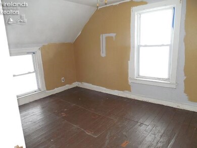 606 Depot St, Woodville, OH 43469 - photo 7