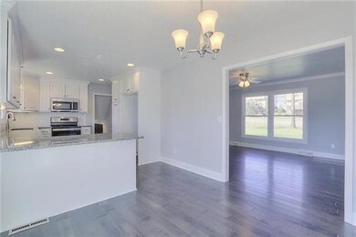 5319 Woodland Dr, Shawnee, KS 66218 - photo 7