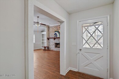 05-100 E Lake Dr