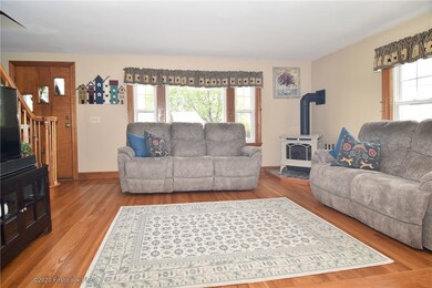 129 Cornell St, Cranston, RI 02920 - photo 4