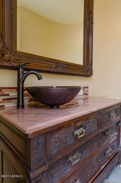 Powder Room Detail