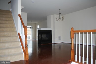 8001 Homefield Dr, Hyattsville, MD 20785 - photo 7