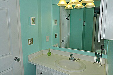 2 Pennacook Ave unit 202, Oak Bluffs, MA 02557 - photo 7