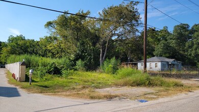 6423 Lockwood Dr, Houston, TX 77028 - photo 3