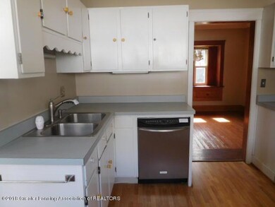 906 Princeton Ave, Lansing, MI 48915 - photo 7