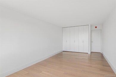 Manor Towers unit 14B, Bronx, NY 10463 - photo 6