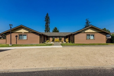 1051 E Park St, Grants Pass, OR 97527 - photo 4