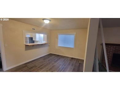 1123 W 2nd St, the Dalles, OR 97058 - photo 4