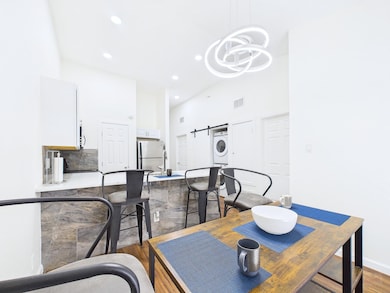 2216 San Gabriel St unit 305, Austin, TX 78705 - photo 2