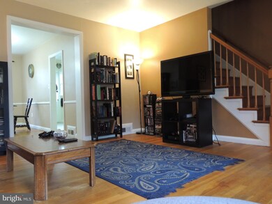 1225 Meridene Dr, Baltimore, MD 21239 - photo 4