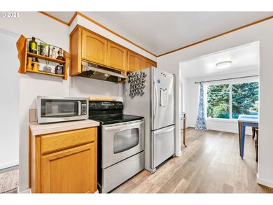 47576 Riverview St, Oakridge, OR 97463 - photo 7