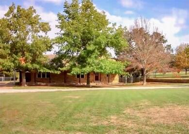 912 W Park Ave, Weatherford, TX 76086 - photo 2