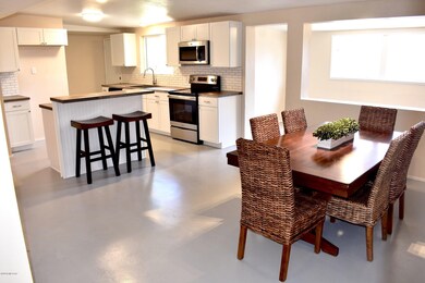 Kitchen dining