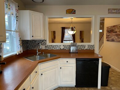 36 W Bay Path Terrace, Springfield, MA 01109 - photo 4