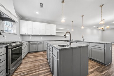 9225 R A Young Jr Dr, Barling, AR 72923 - photo 6