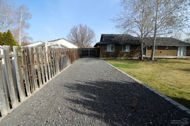 3169 SW Reindeer Ct, Redmond, OR 97756 - photo 2